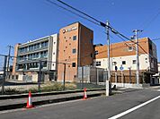 湊つばさ幼稚園までは　  　約３００ｍ徒歩４分です。