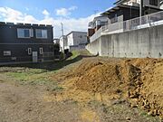 入口部分に高低差有り。造成要す