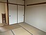 和室：「シンプルな和室。くつろぎの空間として活用できます。