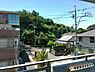 その他：バルコニーからは、周辺の緑豊かな住宅街と青空を見渡せます。