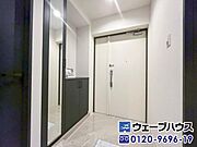 シューズボックス付きの広々とした玄関です。