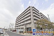 スーパー、コンビニ、ドラッグストア、飲食店、公園など周辺環境が充実。（マンション南側から撮影）