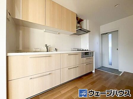勝手口付きの使いやすいキッチンスペースです！