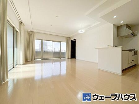 光の差し込むリビングです。