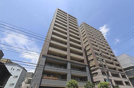 岡山市北区鹿田町に佇む15階建ての分譲マンションです！