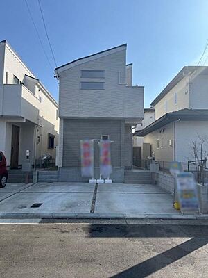 外観 緑区鏡田　中古戸建　築2年リビング吹き抜けのある家