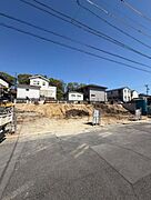 前面道路6.5ｍなので、周囲が見渡しやすく駐車がしやすいです。