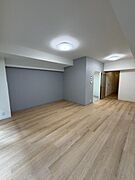このグレーのアクセントクロスに何を合わせよう。コーディネートが楽しくなります。