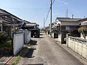 南東側前面道路です。