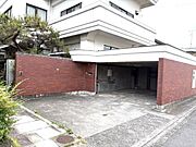 ガレージ付き、ガレージからキッチンへ直接行けます