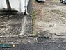 外観：境界（左）