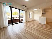 リビングルームは家族の会話が弾み自然と笑顔になれる空間です。