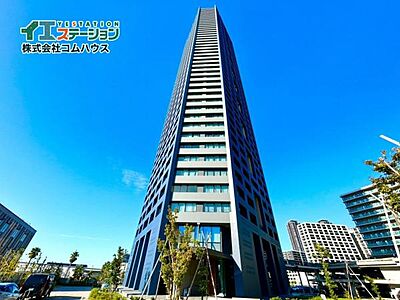 外観:【Appearance】 ここから始まる「日常」はご家族にとってかけがえのない時間となります。少しでも豊かに、快適に。そんな想いから本邸宅は生まれました。 外観:【Appearance】 ここから始まる「日常」はご家族にとってかけがえのない時間となります。少しでも豊かに、快適に。そんな想いから本邸宅は生まれました。