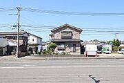 現地外観写真（東側前面道路より撮影） 旭ヶ丘駅や北一ヶ岡のバス停も近く、交通に便利な立地の物件です！