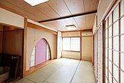 和室 リビング横の和室です！ 床の間や押し入れもあります！