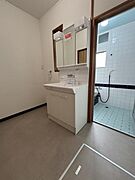 使いやすさと清潔感を兼ね備えた、すっきりとした洗面空間。