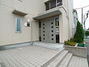 【セキュリティ】　共用玄関はオートロック。