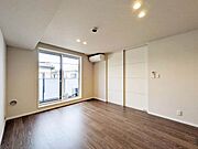 ■ＬＤＫ■　リビングに向けた間接照明が空間を演出します。開放的なキッチンの為お料理しながら部屋全体をご確認いただけます。