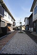 シャーメゾンの棟間アプローチは、小さなお子様がいても安心・安全な外構仕様♪