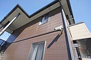 敷地内に防犯カメラが設置されているので、車上荒らし等の抑止、万が一の証拠確保で、安心なシャーメゾンライフをご提供します♪