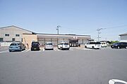 セブンイレブン佐野富岡町店まで徒歩6分（420ｍ）