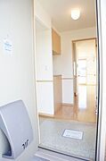 【玄関】玄関錠は1キー2ロック仕様となっており防犯性能を高めています★