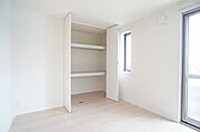 【収納】大容量の収納は、衣類や寝具などたくさん収納できますよ。