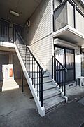 建物は内階段タイプです。