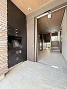 共用部に防犯カメラ設置済み、宅配ＢＯＸ設置済みです。