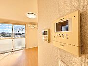 不在時の来訪者も確認できて安心な録画機能付きカラーモニターホンは、防犯効果が高く、安心・安全なシャーメゾンライフをご提供♪
