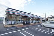 セブンイレブン小山花垣店まで徒歩7分（500ｍ）