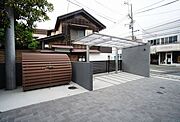自転車置場と、ゴミＢｏｘです。