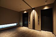 エレベーターホールへは電子キーで入れます。