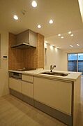 ■キッチン■タイル張りがお洒落な雰囲気をつくってくれます。