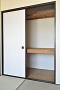 一間間口の広々押入れで整理整頓も楽チンです♪