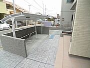 敷地内には屋根付の駐輪場があります。