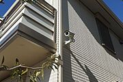 防犯カメラ（2台）を設置しています。