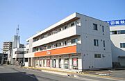 角地に立地、解放感のある配置です。