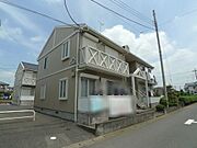 【外観】建物南側は道路になっております。