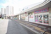 西所沢駅には様々な商店が並んでおります。