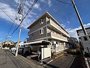 積水ハウス施工3階建て賃貸住宅です。閑静な住宅街に立地しております。