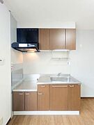 深みのあるブラウンの床材と建具が、しっとりとした落ち着きのある大人の雰囲気を醸し出すカラーコーディネートの内装♪