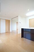 ＬＤＫは洋室のスライディングスクリーンを開放すると18．5帖のゆとりの空間に