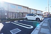 敷地内駐車場（有料）。※空き確認は井上土地建物までお問合わせください。