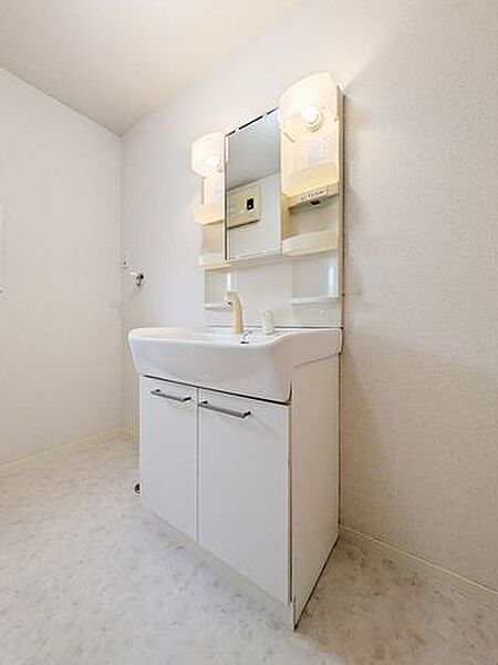 apartment 茨城県常総市内守谷町きぬの里３丁目7-7
地図を見る