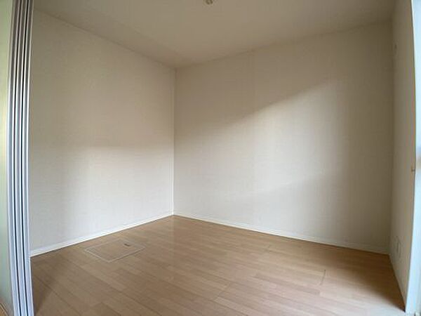 apartment 茨城県常総市内守谷町きぬの里３丁目7-7
地図を見る