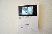 録画機能付きのテレビインターホン。カラーモニターで不在時の訪問者も確認できます
