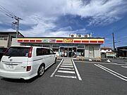 デイリーヤマザキ日立東金沢町店まで徒歩5分の立地です。