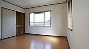洋室の写真です！2面採光の明るいお部屋です！