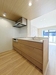 【キッチン】ＩＨクッキングヒーターを採用。お手入れの手間を最小限に抑えます。